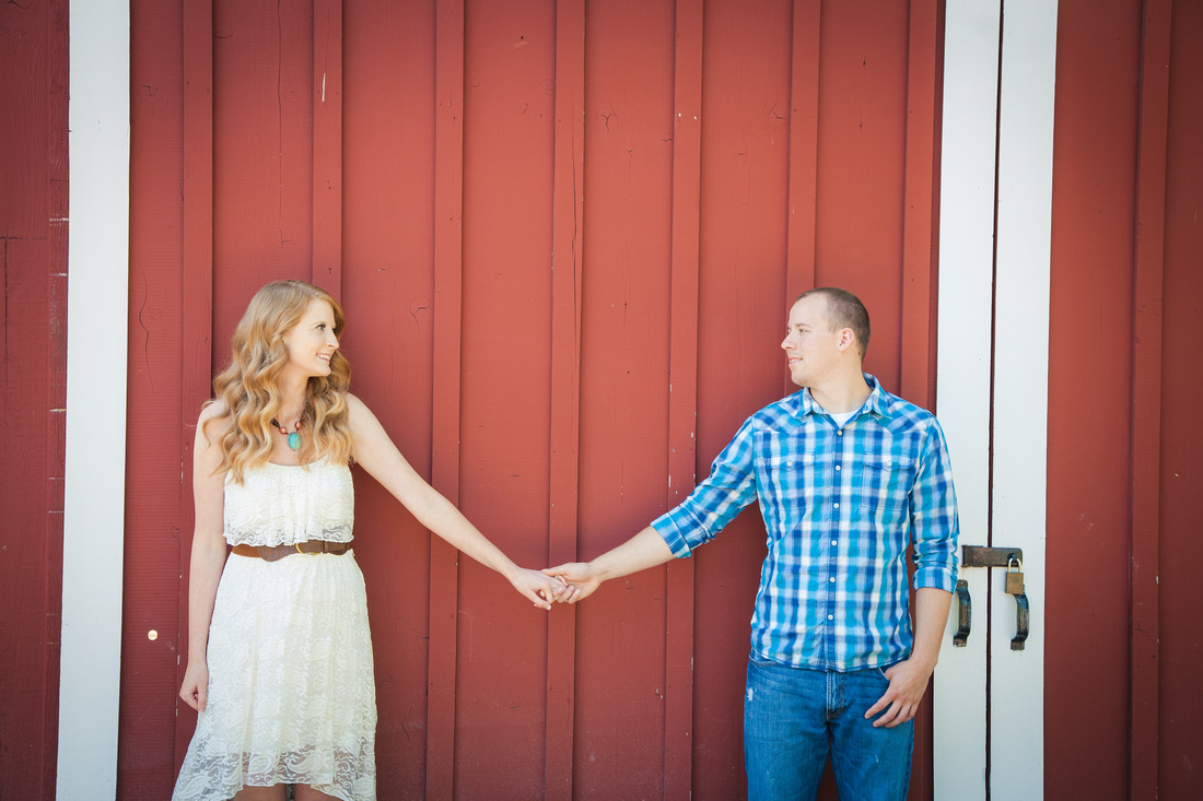 pickering barn engagement session, sammamish photographer, issaquah photographer, country engagement photos, 